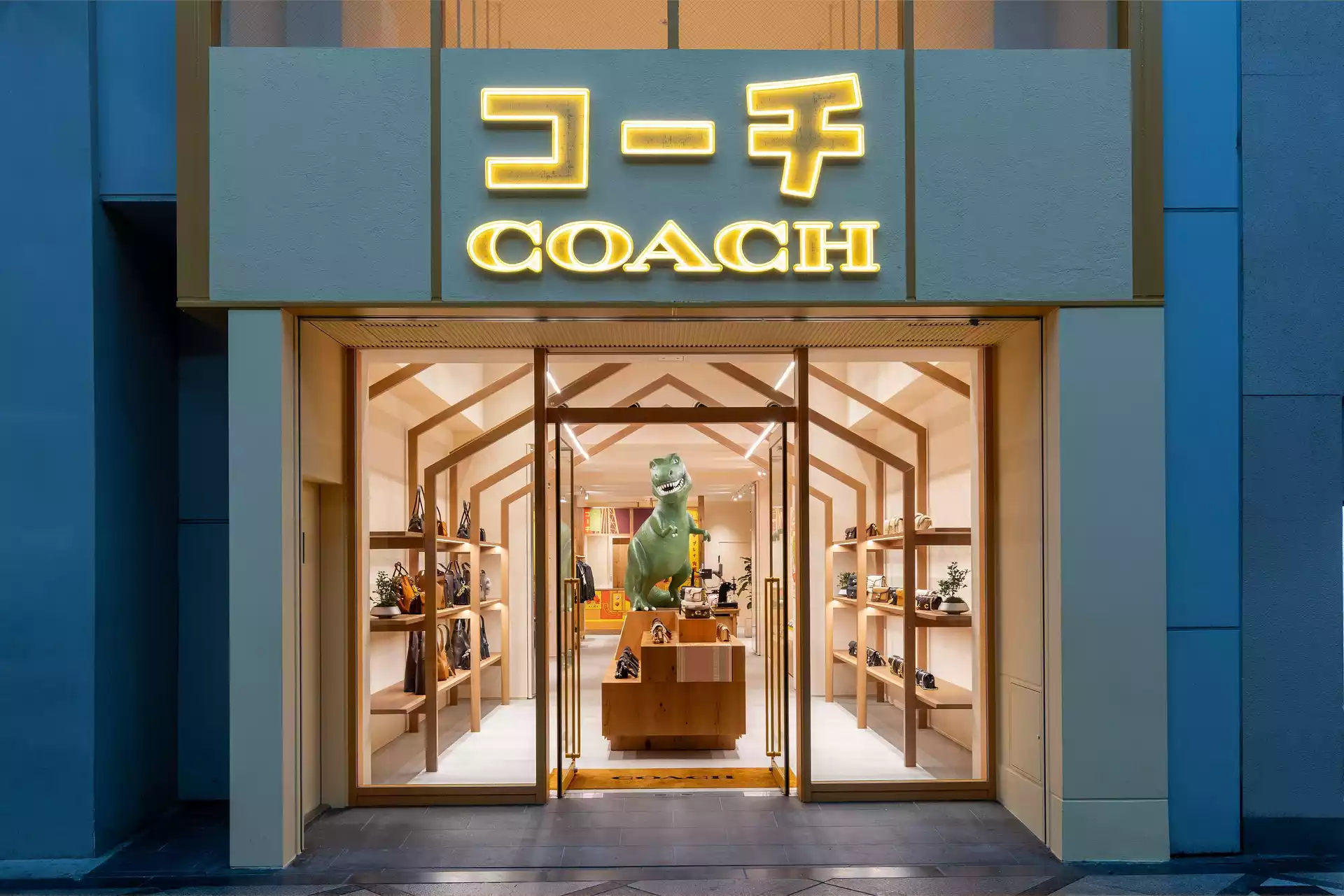 【OVO】「コーチ プレイ 大阪」が大阪・心斎橋にオープン　コーチの世界観を体験できるコンセプトストア